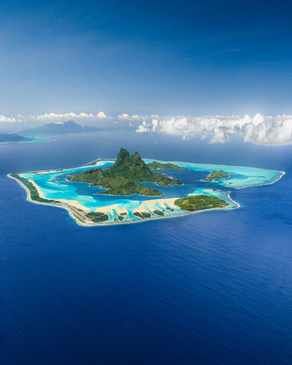 An aerial photograph of an island in the Pacific Ocean.